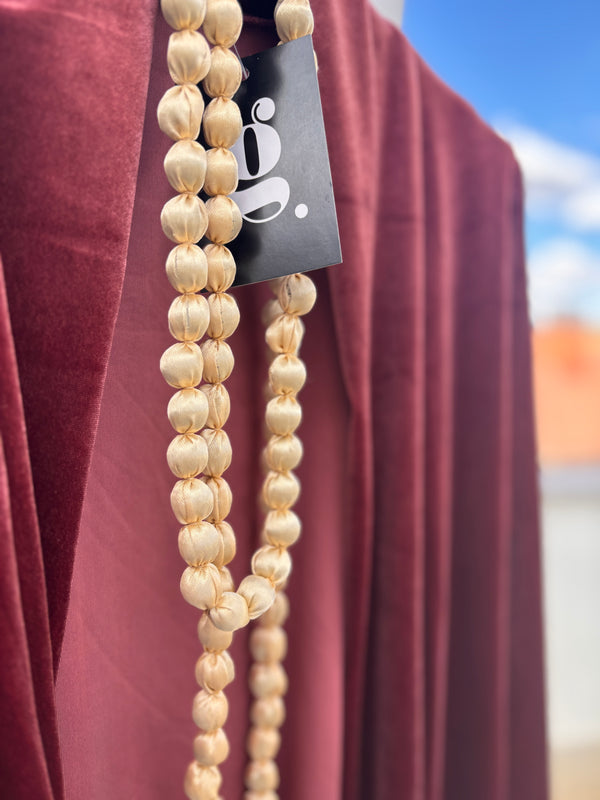 Collar bolas madera y seda