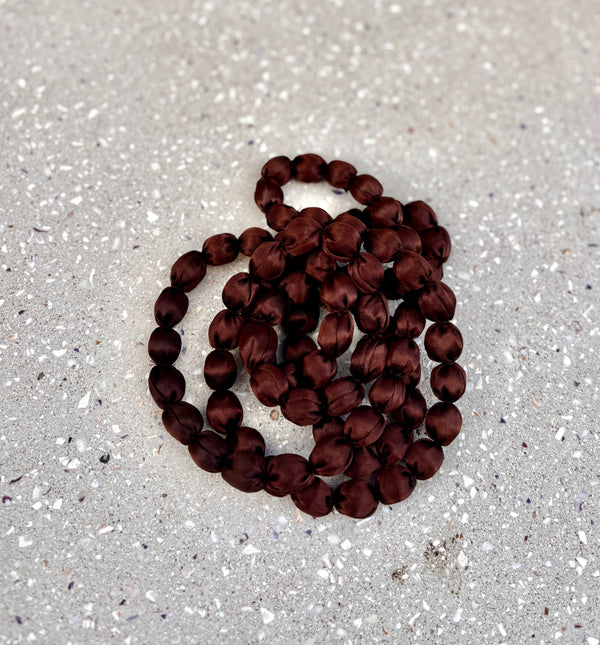 Collar bolas madera y seda