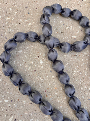 Collar bolas madera y seda