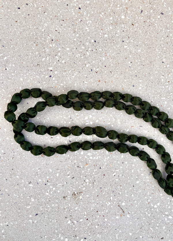 Collar bolas madera y seda