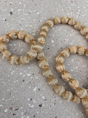 Collar bolas madera y seda