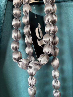 Collar bolas madera y seda